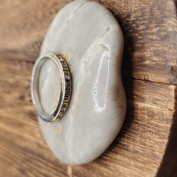 Size 8 R743 crystal bar encrusted ring - Picture 1 of 3